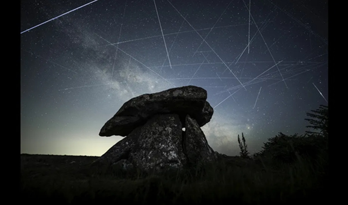 Doomsday for the Night Sky? Astronomers Protest SpaceX's Plans for Millions of Satellites and Giant Orbital Mirrors