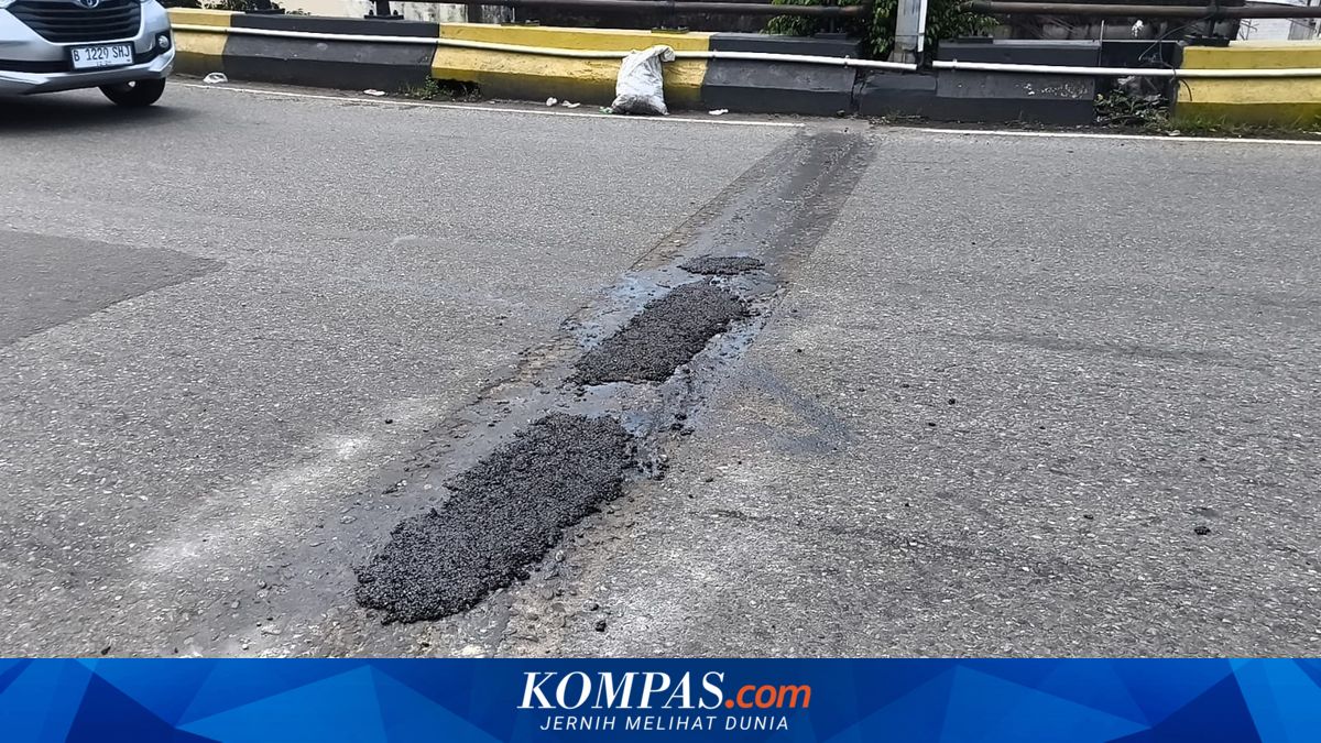 Pothole on Ciputat Flyover Causes Two Riders to be Thrown Off, Now Patched