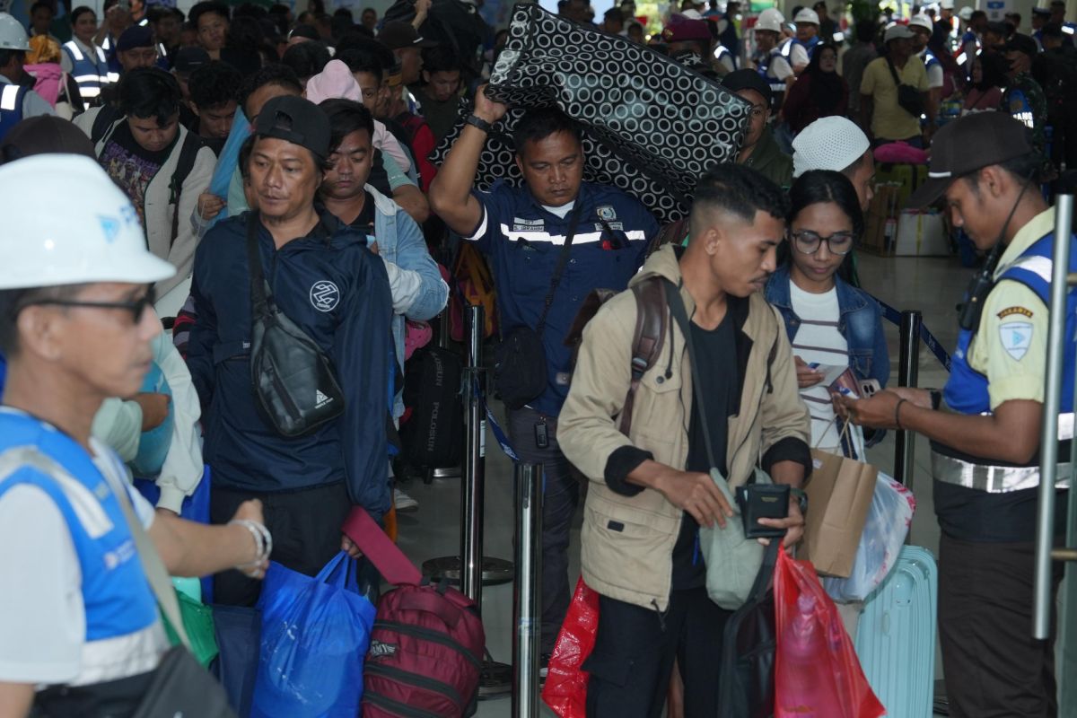 During Homecoming Flow, Pelni Serves 316,000 Passengers