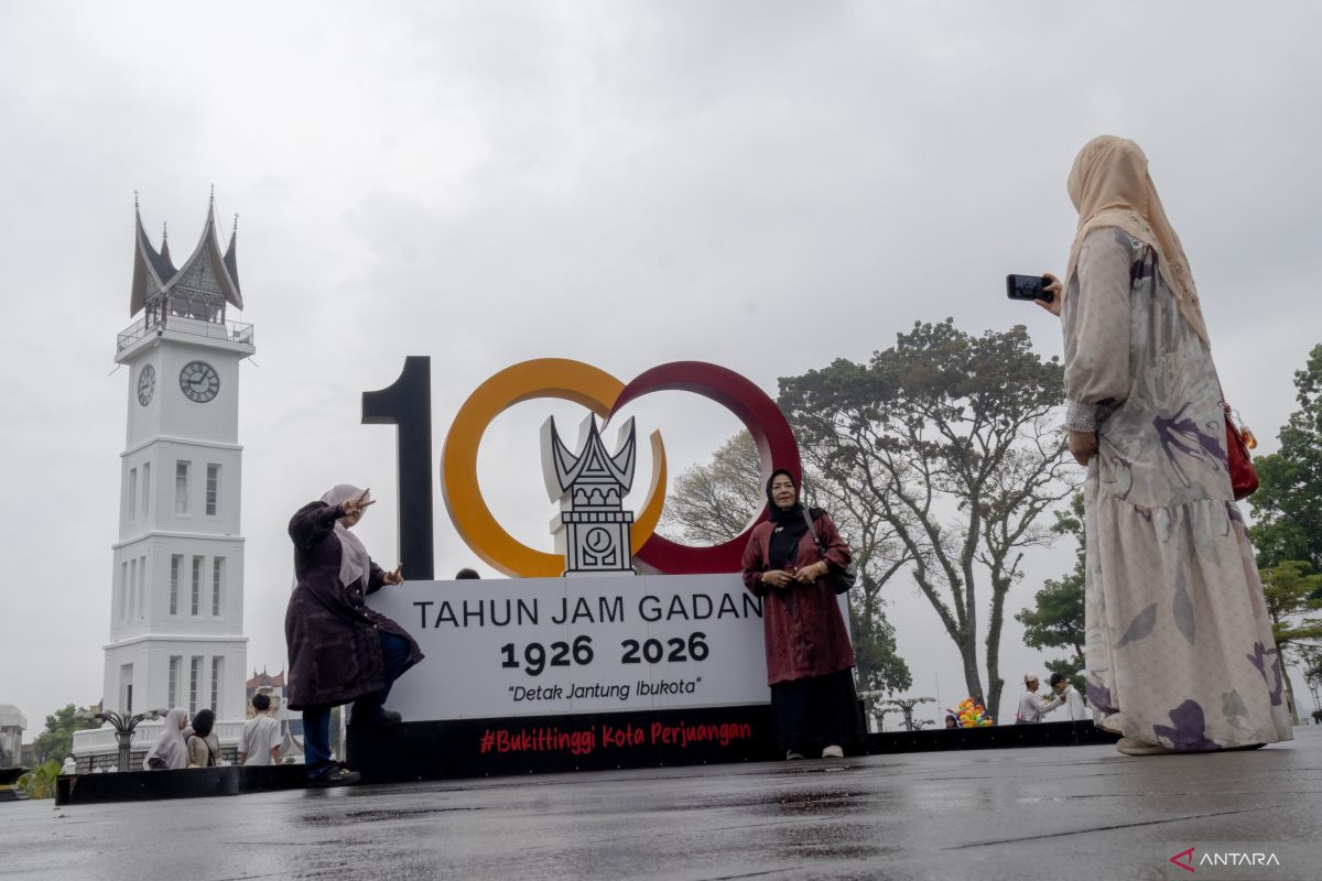 Mayor of Bukittinggi meets three ambassadors ahead of Jam Gadang's centenary