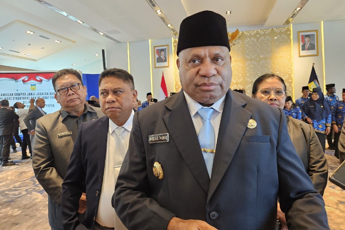 Governor gives Eid al-Fitr gift in the form of tax relief for Papua residents