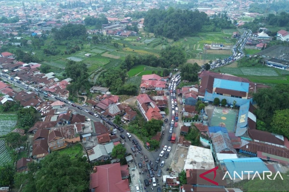 Lembah Anai Fully Reopened Post-Disaster, Traffic Jams Ensue Due to One-Way System