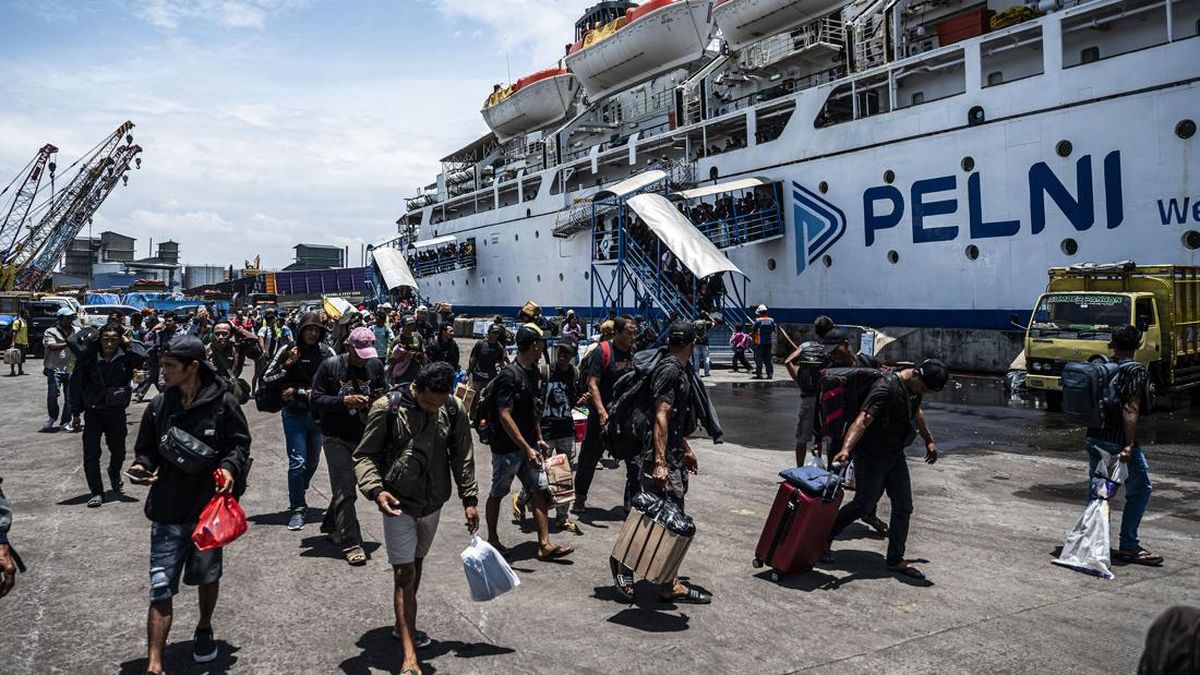 Pelni Projects 27,000 Passengers on Peak Return Flow of Eid Exodus