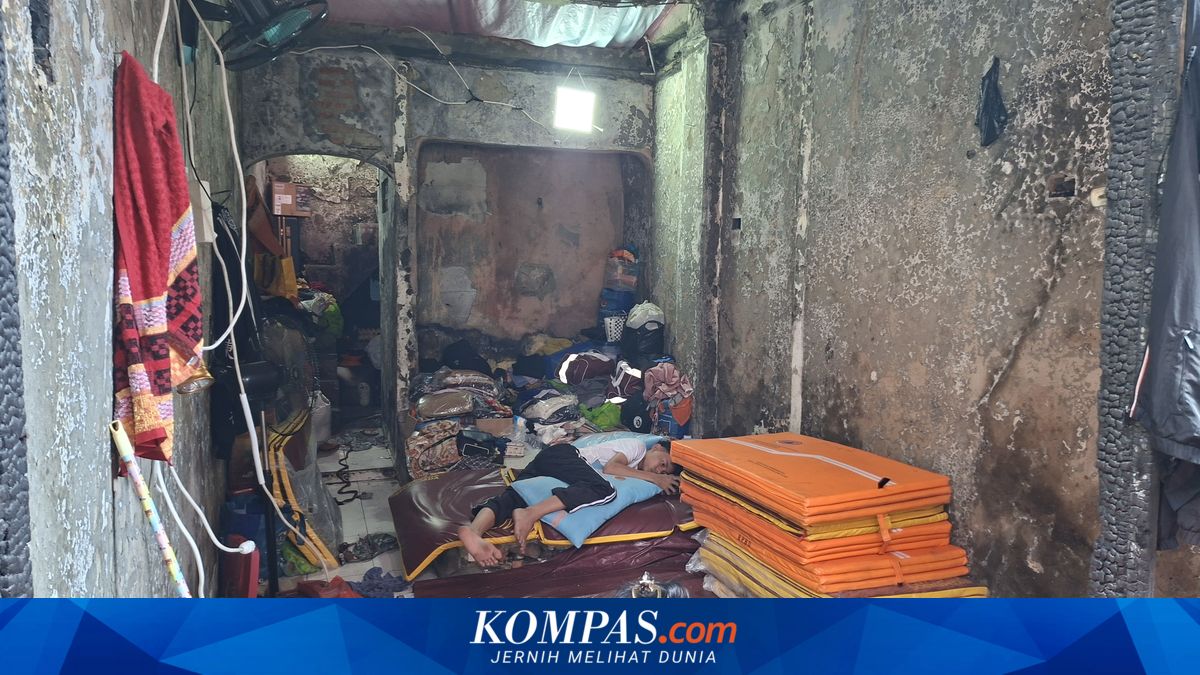 Tambora Residents' Misery: Living in Homes Without Walls or Doors After Fire