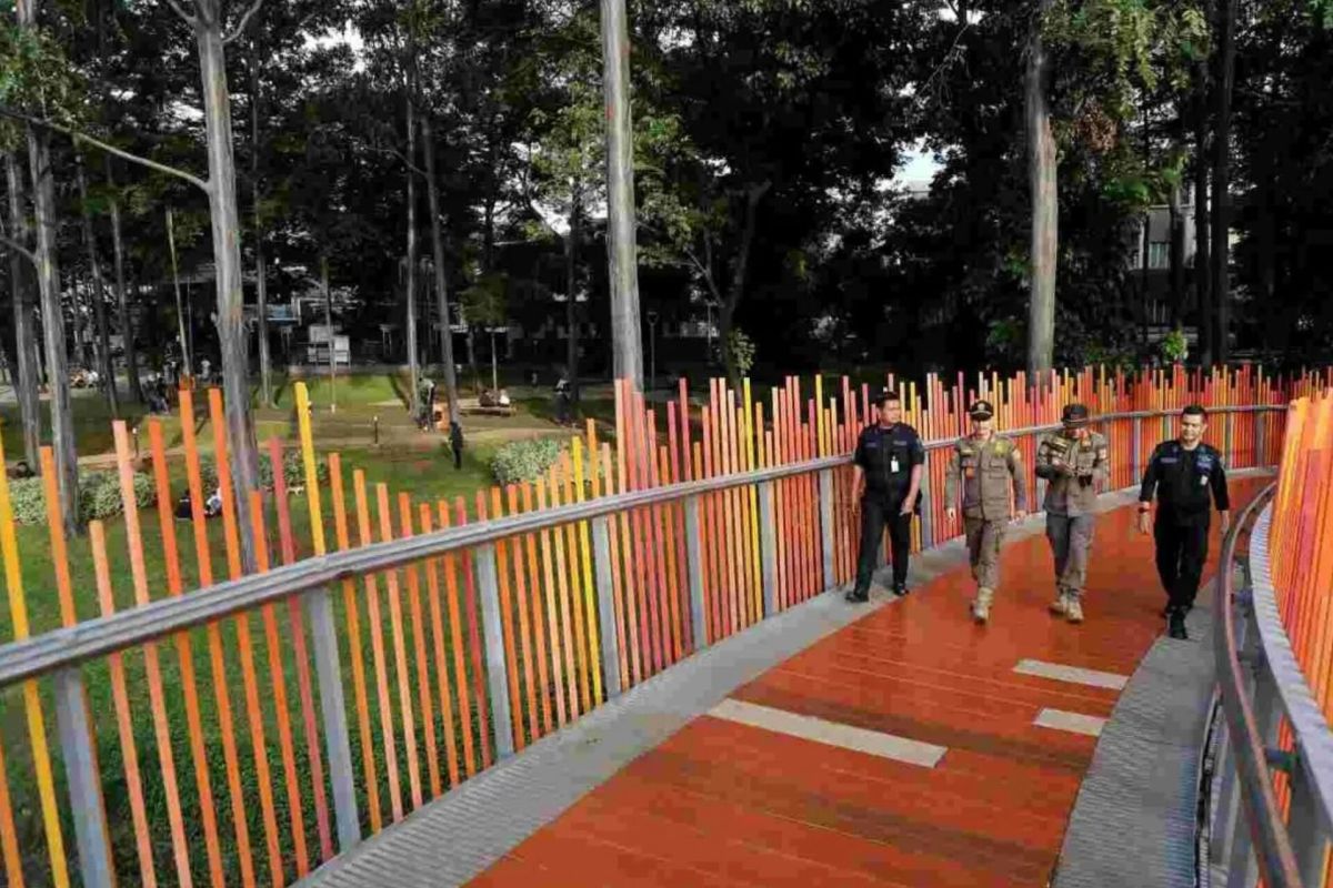 South Jakarta Transportation Sub-District Office Personnel on Standby at Ragunan and Tebet Eco Park