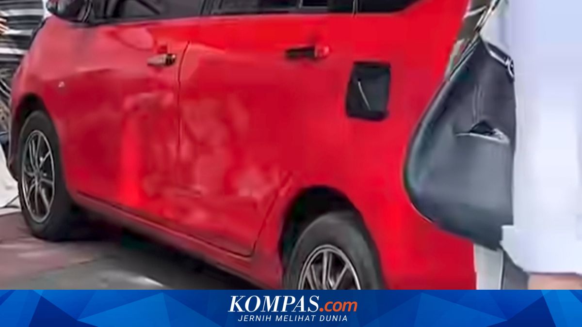 Viral Incident of Dozens of Cars Having Tyres Deflated at Monas: Why?