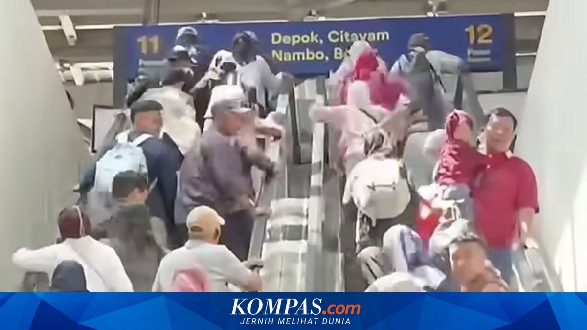 Manggarai Station Escalator Outage Today Causes Passenger Build-Up, Now Back to Normal