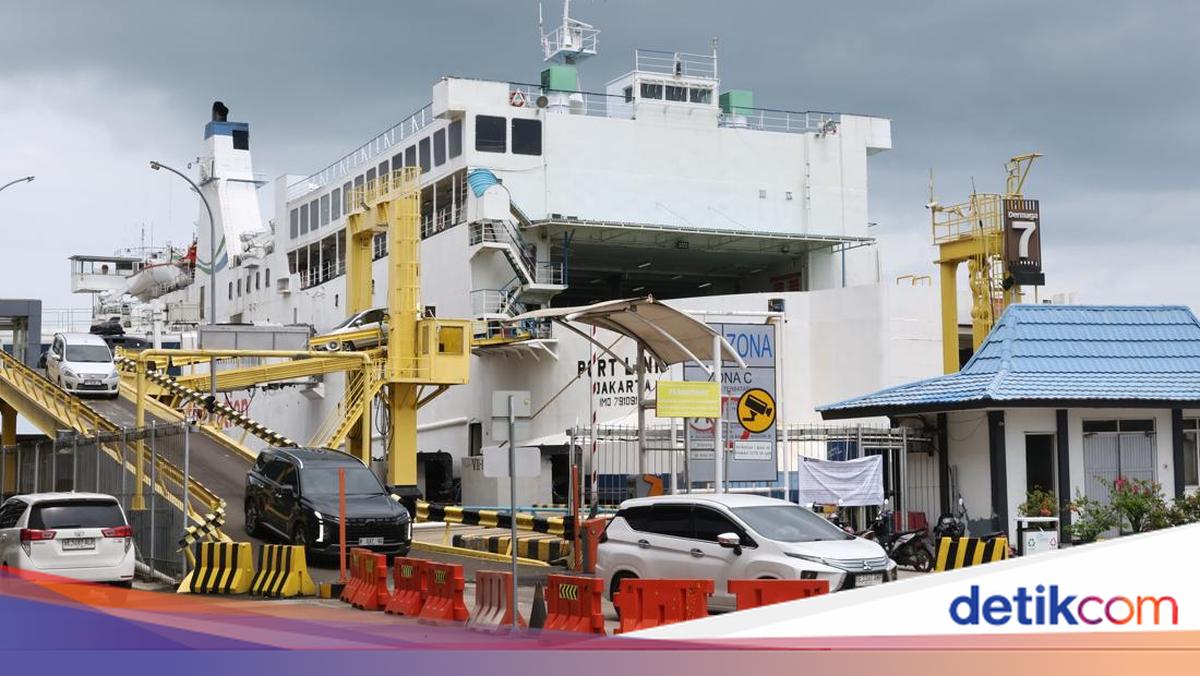 Return Flow from Sumatra to Java Surges, Ferry Services Orderly and Smooth