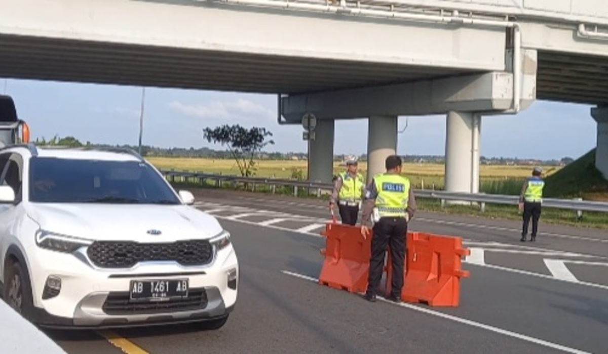 Return Traffic Surges, One-Way System Implemented Starting from Brebes West Toll