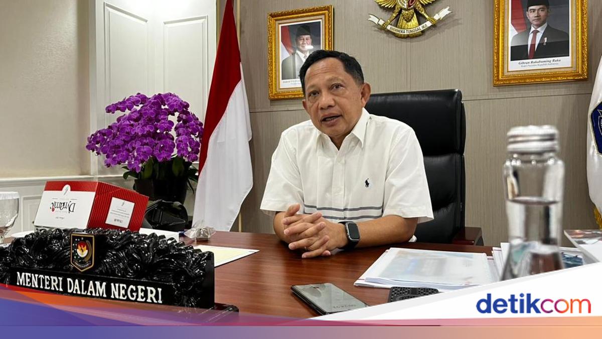 Home Affairs Minister Reveals Challenges in Building Permanent Housing for Sumatra Disaster Victims