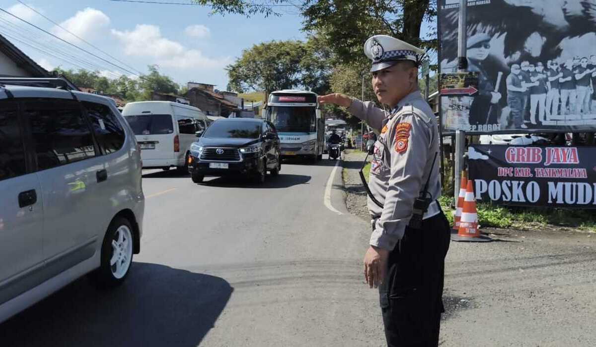 Gentong Arterial Route Congested for 10 Km on H+2 of Eid 2026, Police Implement One-Way System