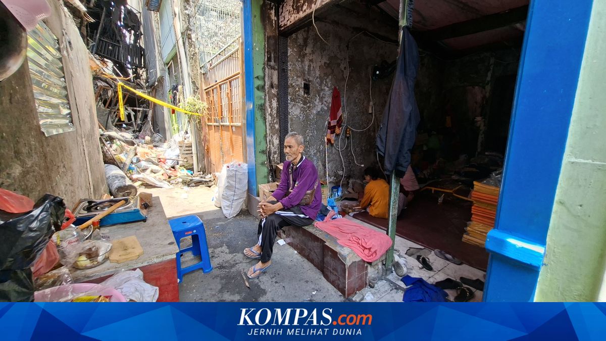 Tambora Residents' Suffering: Forced to Live in the Remains of Their Burnt Houses