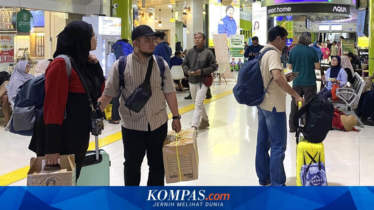 52,926 Returnees Head Back to Jabodetabek, Most via Pasar Senen Station