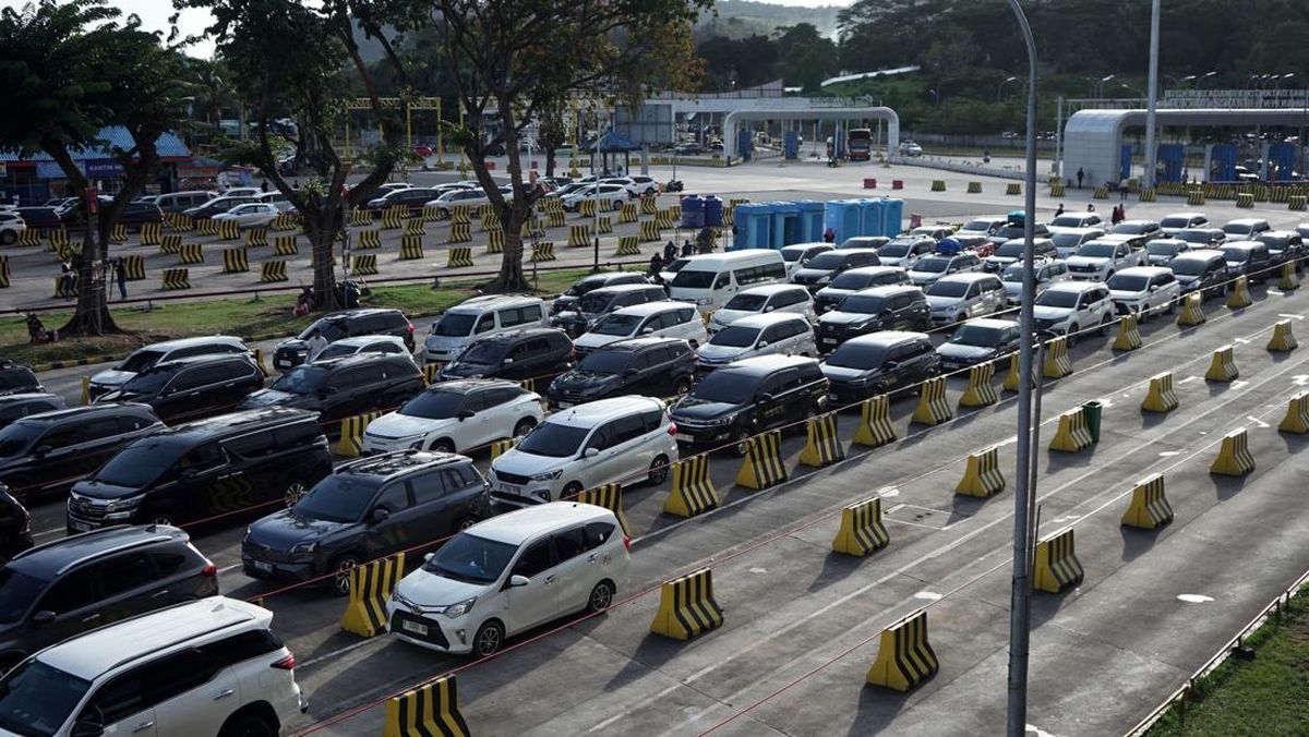 Peak Return Flow: Police Chief Urges Commuters Not to Return to Jakarta Today