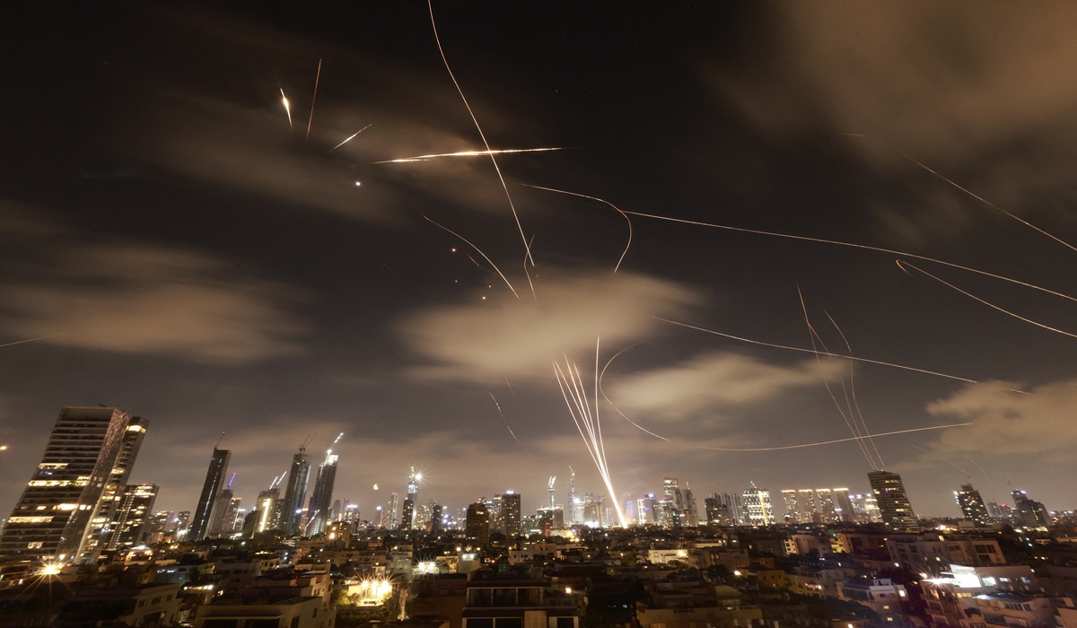 Iran-US War: Missiles Strike Tel Aviv Amid Peace Negotiation Uncertainty