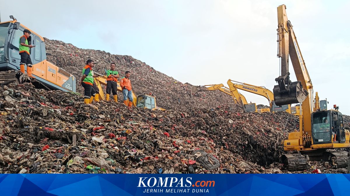 Bekasi Waste Reaches 3,677 Ton During Eid