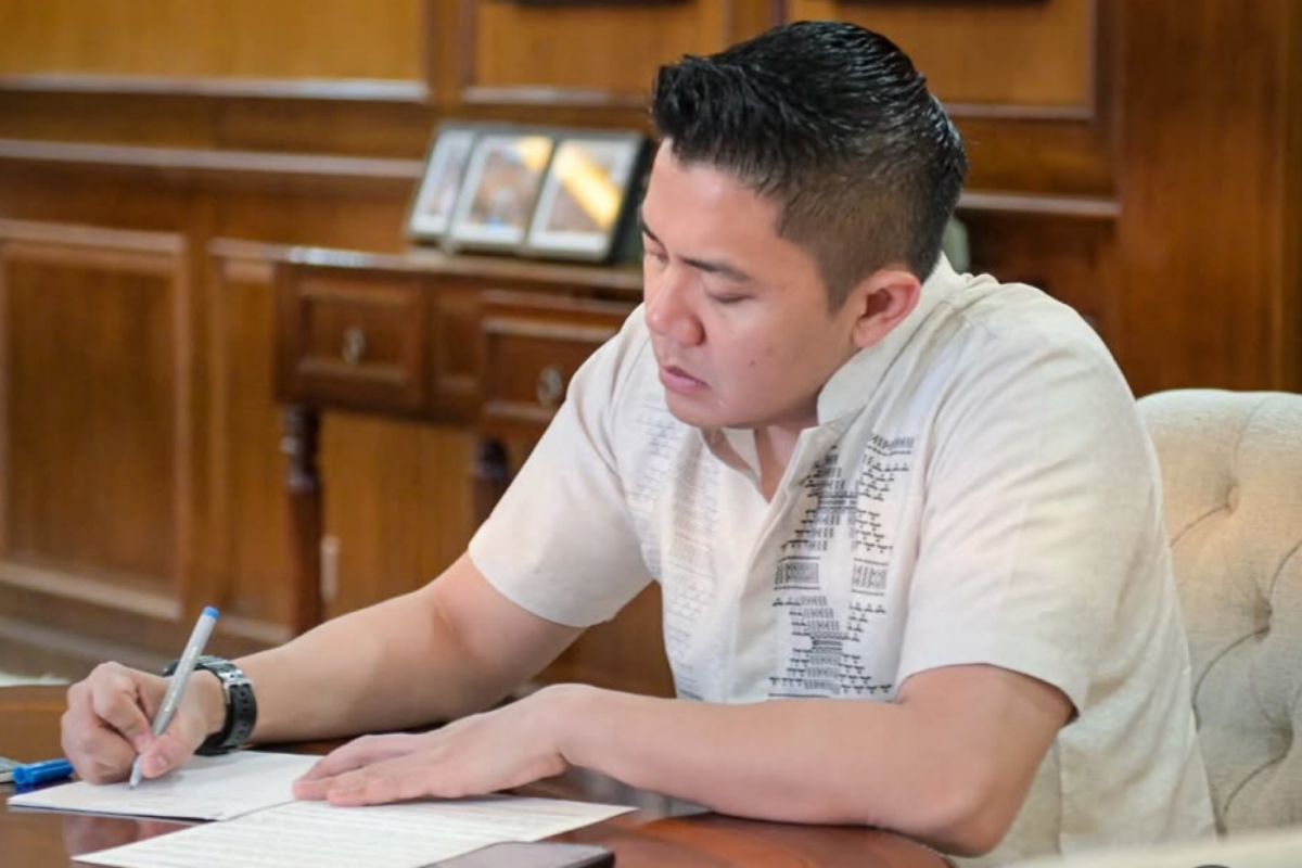 Cabinet Secretary Attends Coordination Meeting on Energy Policy and Economic Stimulus