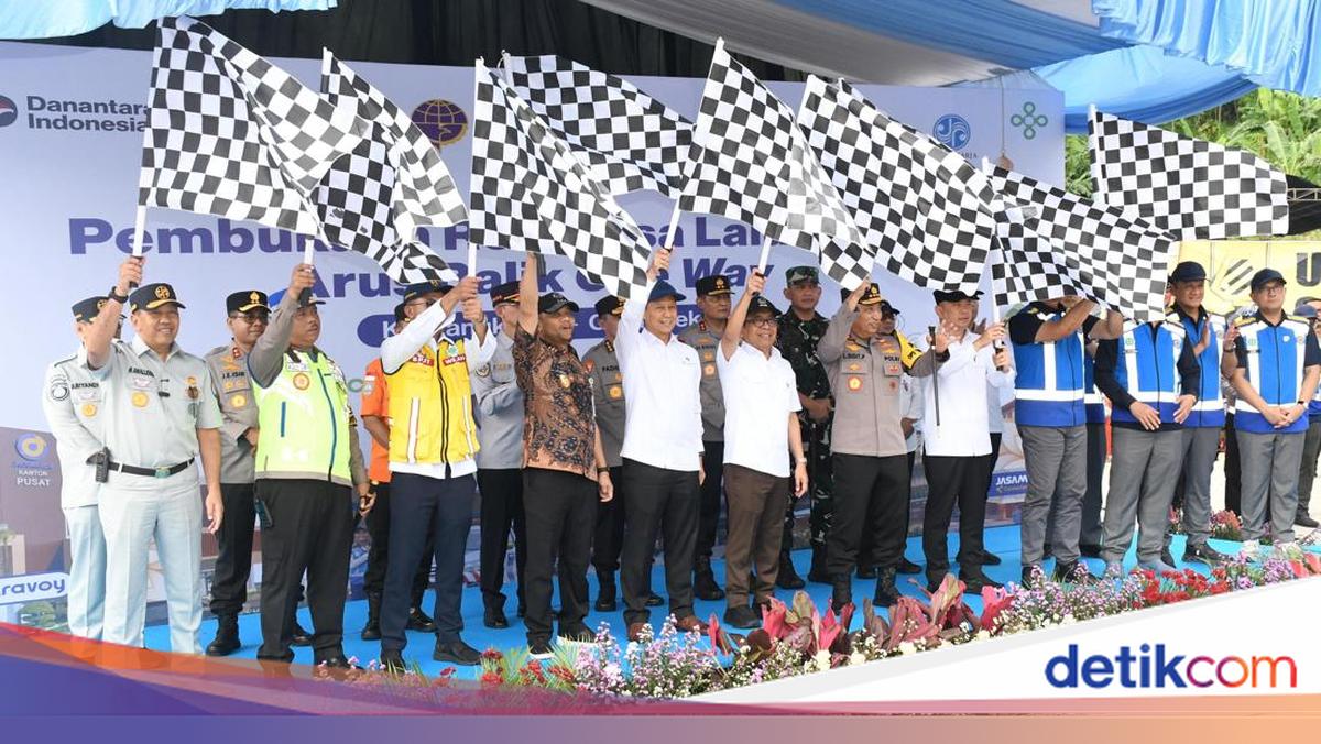 Central Java Governor Accompanies National Police Chief to Open National One-Way System in Kalikangkung