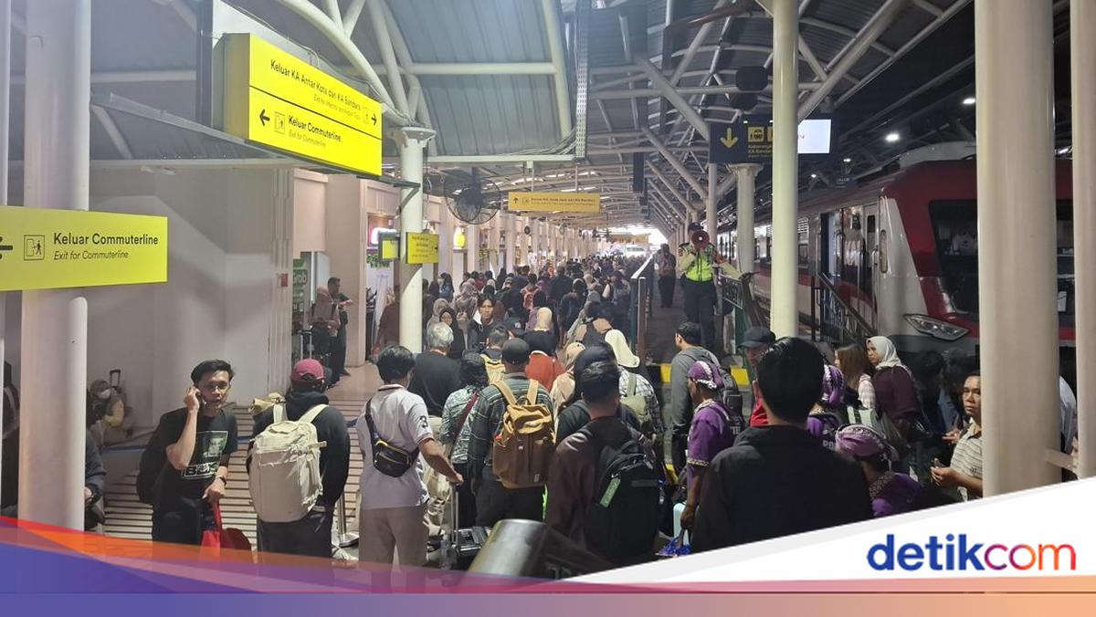 Struggle for Lebaran Train Tickets: Fierce Competition to Waiting for Cancellations