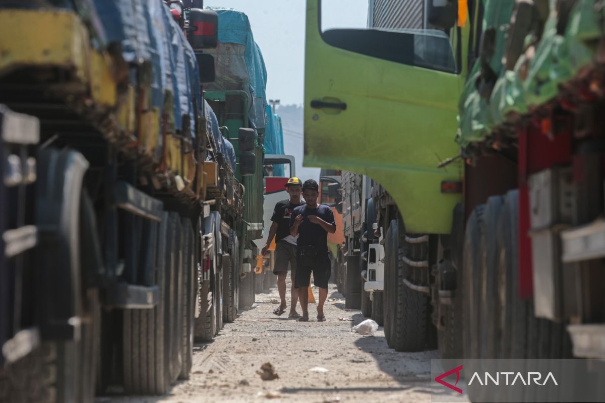 Indonesia urges logistics firms to follow Eid transport rules