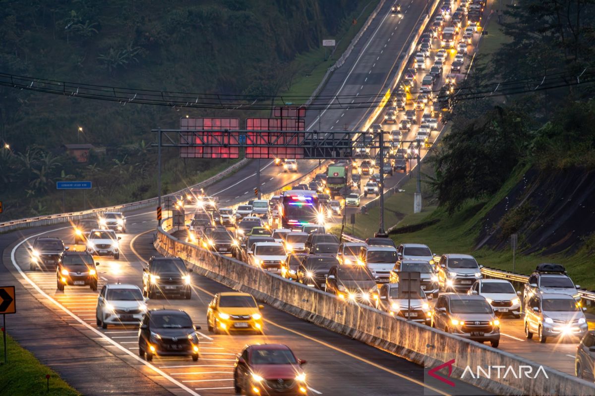 Toll road users urged to ensure sufficient e-Toll balance to avoid queues at toll gates