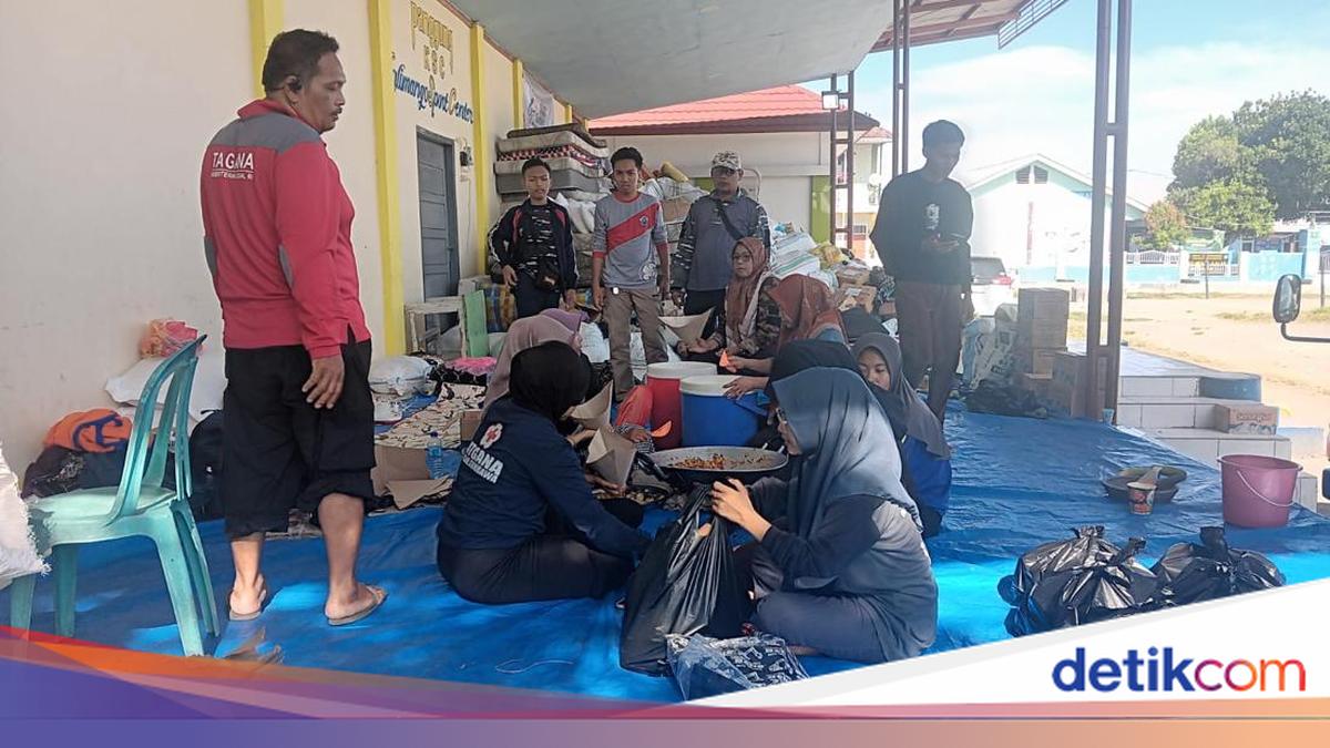 Eid, Sumbawa Tagana Opens Communal Kitchen for Fire Disaster Victims