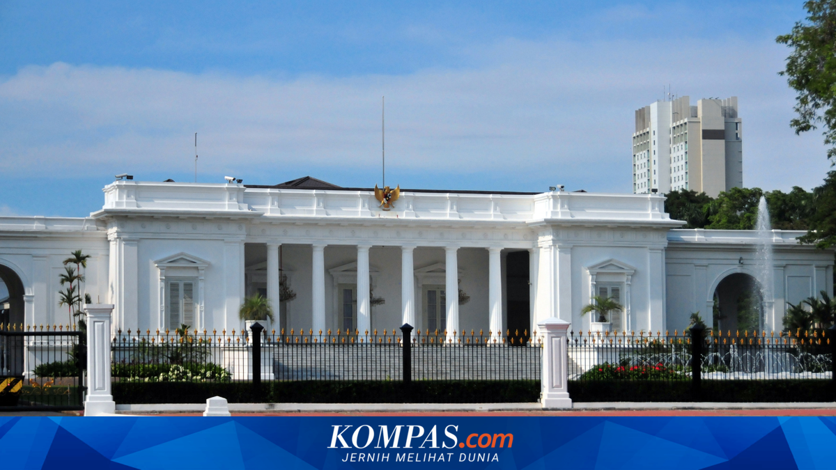 Suspected of Suffering from Depression, Woman Detained in Front of Palace Referred to RSCM