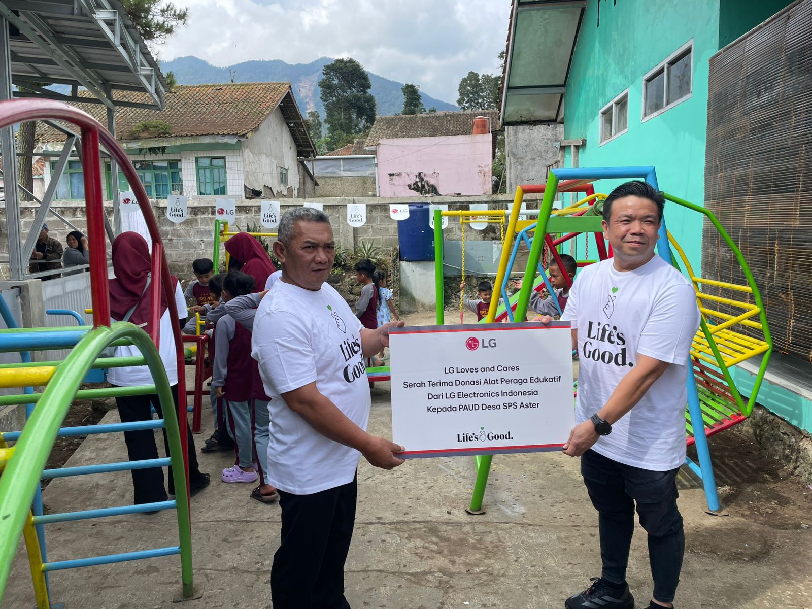 Healthy Eid: LG Electronics Indonesia Supports Recovery After Pasirlangu Disaster