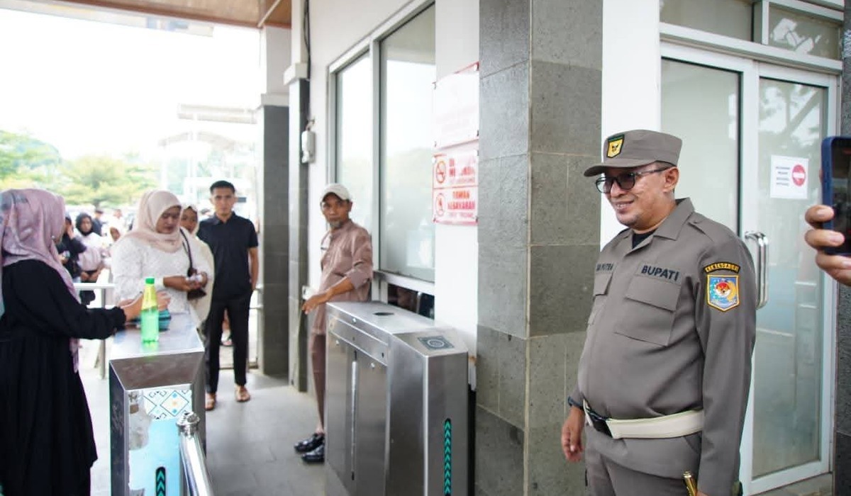 Eid Holiday 2026: Visits to Istano Basa Pagaruyuang Increase, Vendors' Sales Surge