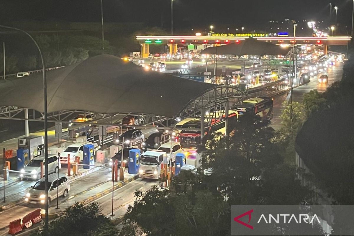 Traffic volume at Cikatama Toll Gate continues to rise during peak return flow