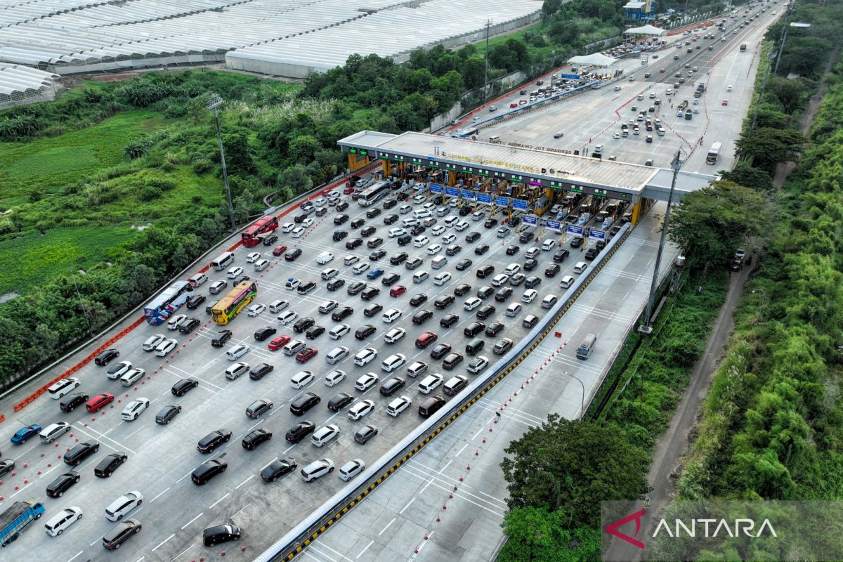 Yesterday, 2.8 Million Train Passengers and 283,000 Vehicles Headed to Jakarta