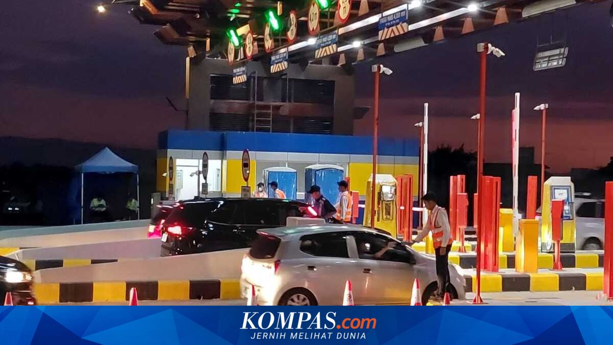 Following Alternative Route to Purwomartani Toll, Car Ends Up on Dirt Road