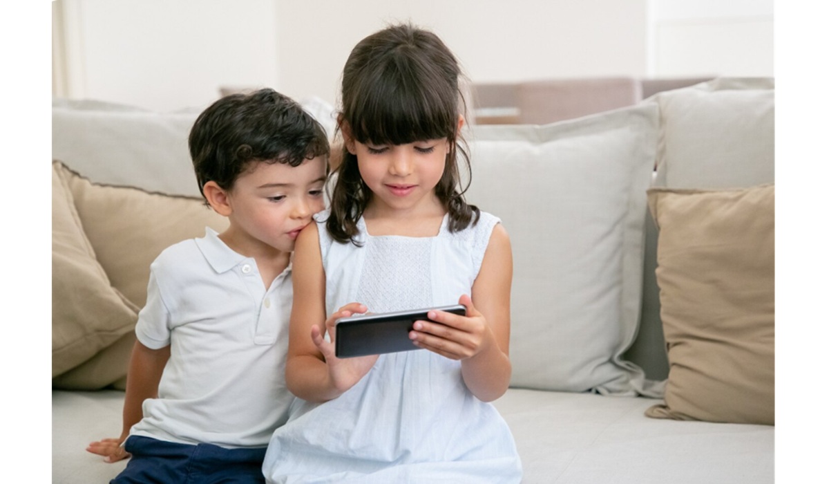 Expert Warns of Long-Term Dangers of Excessive Gadget Exposure in Children