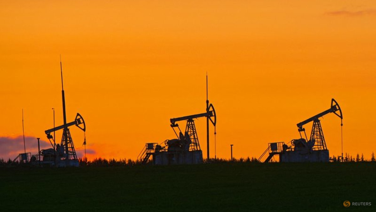 Philippines working with Washington to obtain oil from US-sanctioned countries