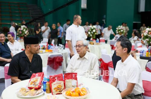 Paying Respects at Michael Bambang Hartono's Resting Place, Central Java Governor: We Have Lost a National Figure