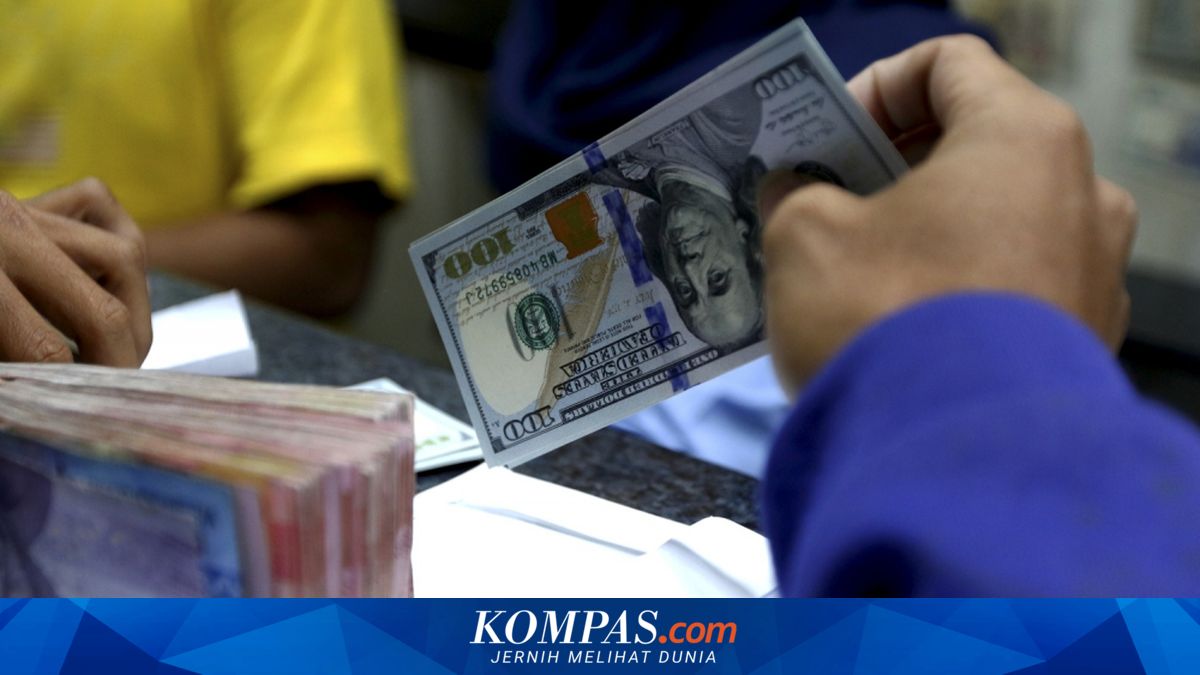 Rupiah Opens Stronger by 0.10 Percent at Rp 16,880 per US Dollar