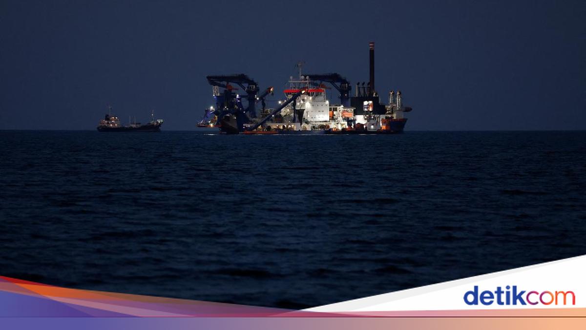 Iran Allows 'Non-Hostile' Ships to Pass Through the Strait of Hormuz, Provided That...