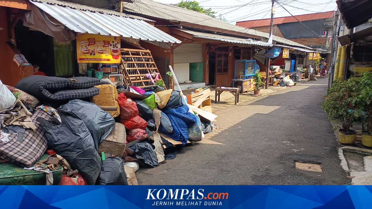 After Flood, Ciracas Residents Complain About Uncollected Rubbish