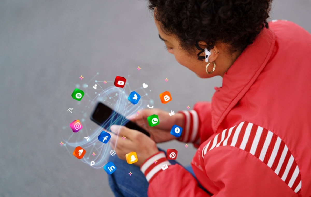 England Trials Social Media Blocks and Digital Curfews for Teenagers, Following in Indonesia's Footsteps?