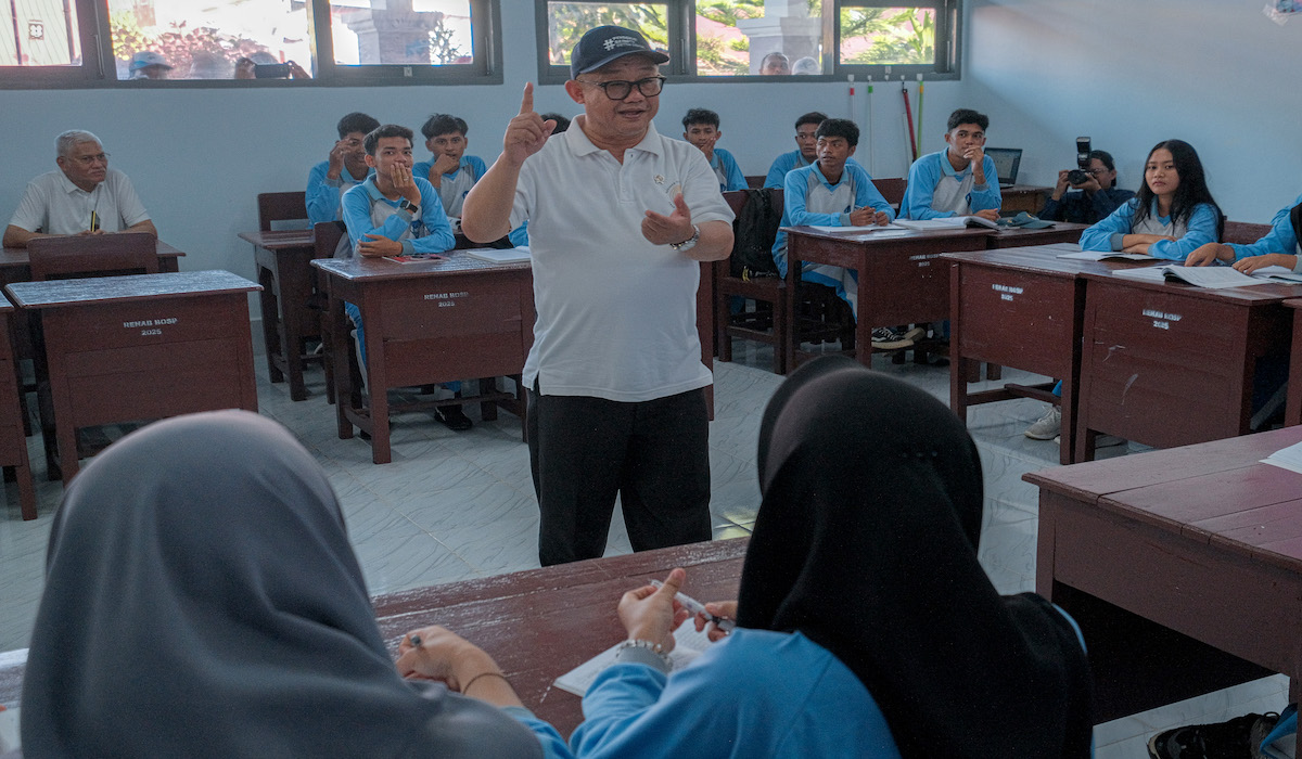 Schools Continue Face-to-Face Learning Amid Crisis: Reasons from the Minister of Basic and Secondary Education