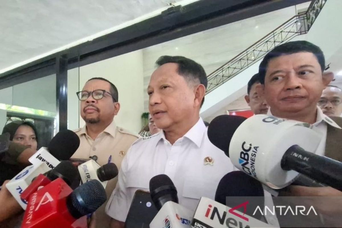 Home Affairs Minister Reveals Reason for Temporary Fuel Queues in Two West Kalimantan Areas