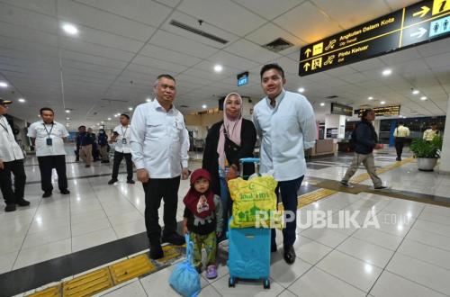 Cabinet Secretary Teddy Inspects Return Flow at Pulo Gebang, Photos Bring Joy to Commuters