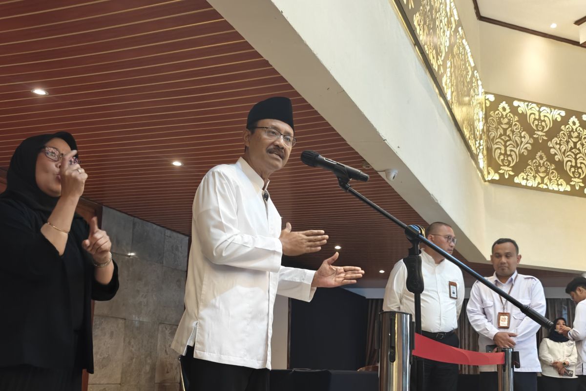 Social Affairs Minister Investigates Reasons Behind 2,708 Employees' Absence on First Day Back at Work