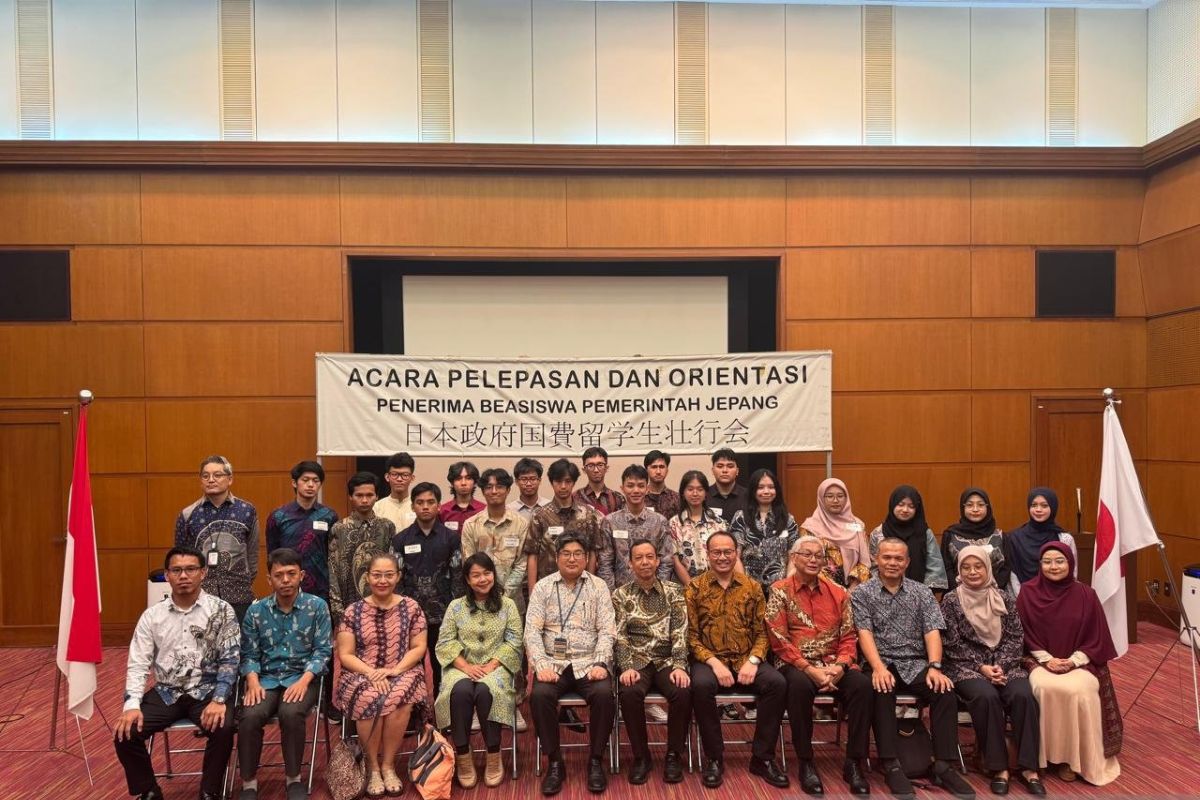 Japan urges Indonesian scholarship recipients to strengthen bilateral ties