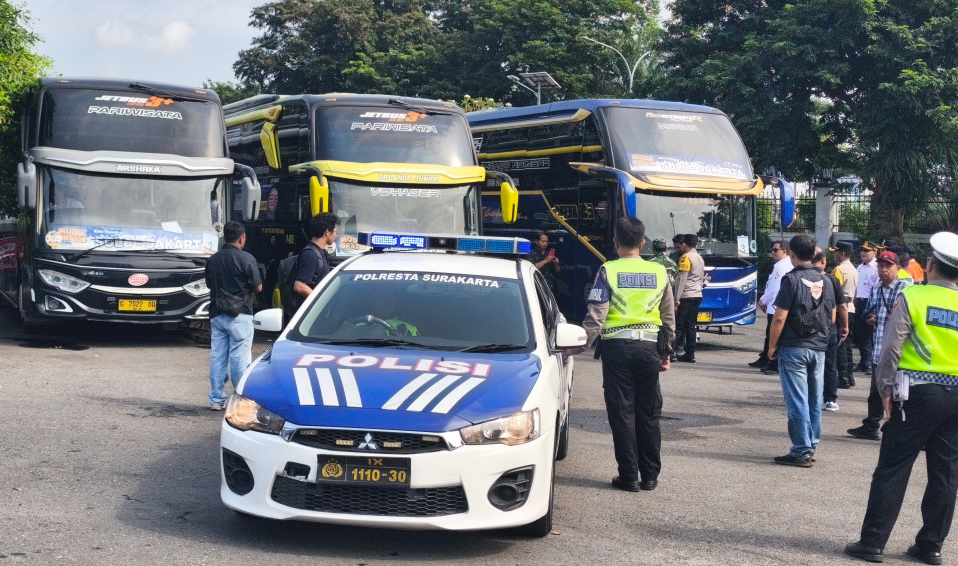 12 Free Return Buses Transport 570 Passengers from Tirtonadi Terminal in Solo