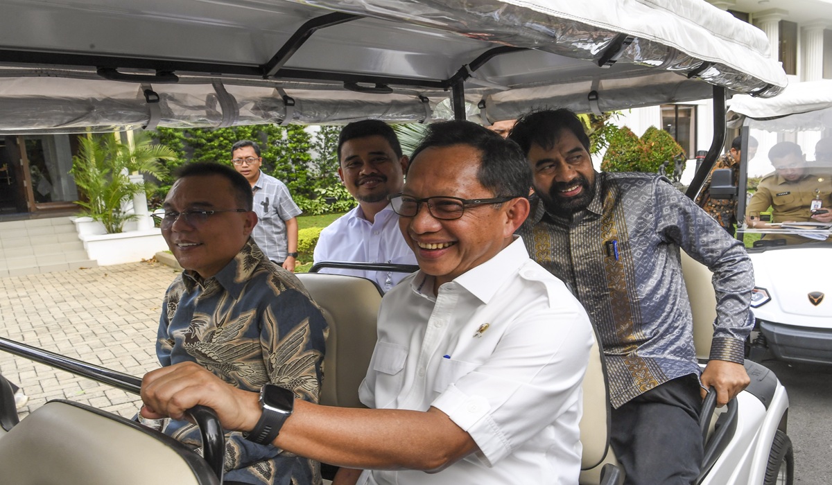 Home Affairs Minister Reveals Option for One Day of WFH per Week Discussed Across Ministries