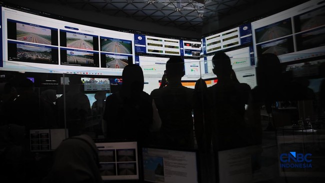 Moment When Prabowo's Subordinates Test Jasa Marga's Technology Together