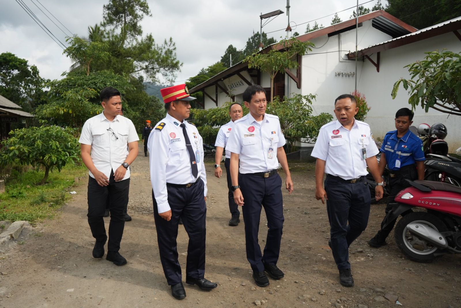 Reviewing Operations in East Java, KAI President Director Ensures Services Remain Maintained Amid Return Flow