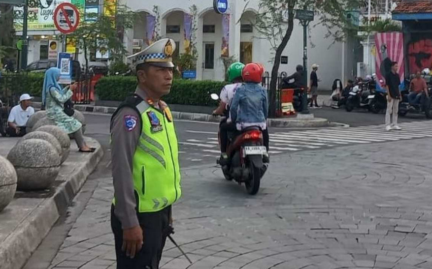 First Lieutenant Nur Alim Dies While on Duty Securing the Tugu Monument