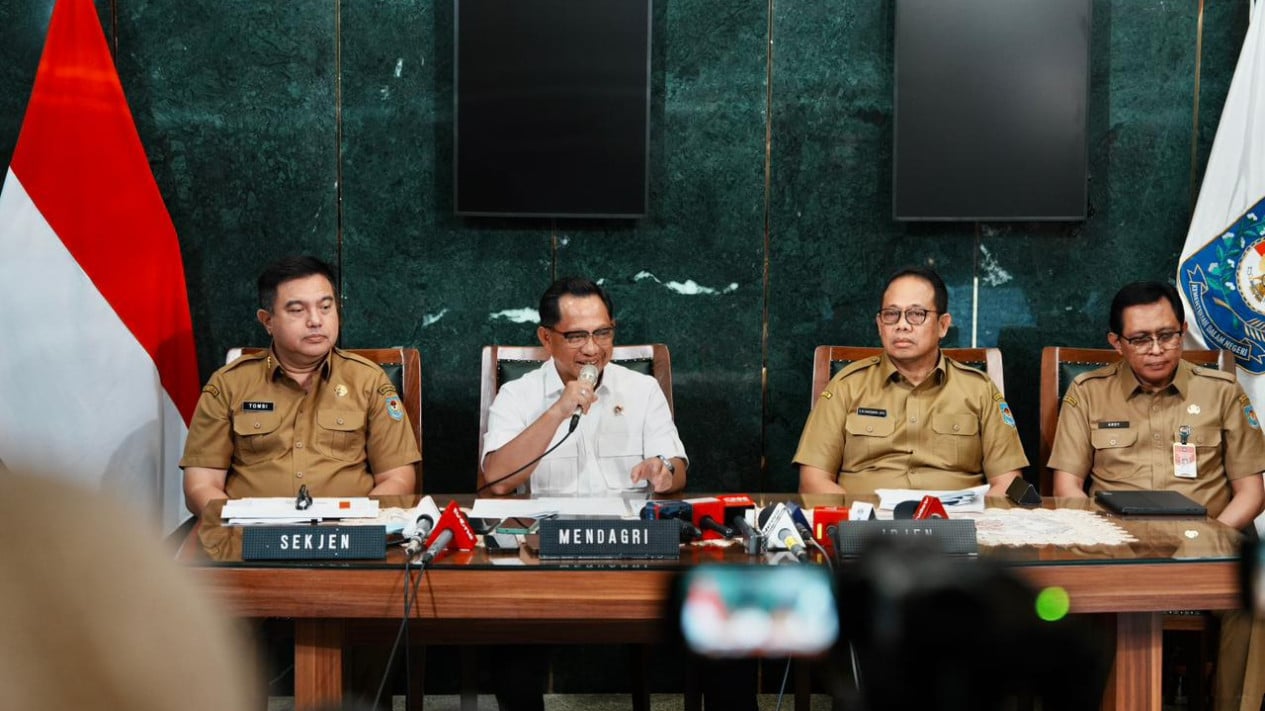 Interior Minister Tito Says WFH One Day Per Week Proposal Awaits Prabowo's Directive